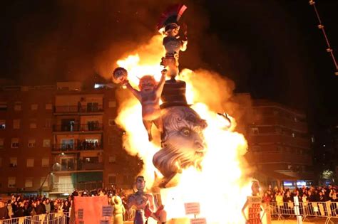 La Casa De Val Ncia De Gav Celebra La Festa De Les Falles