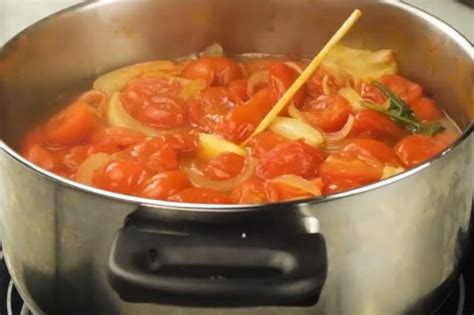 Basic Tomato Sauce Recipe