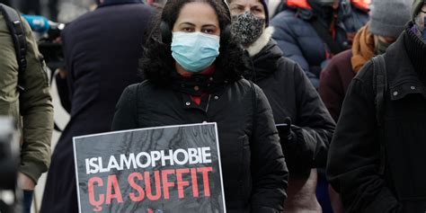 Séparatisme manifestation à Paris contre les discriminations anti