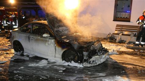 Nachbar Entdeckt Feuer Gasbetriebener Bmw Brennt In Doppelgarage