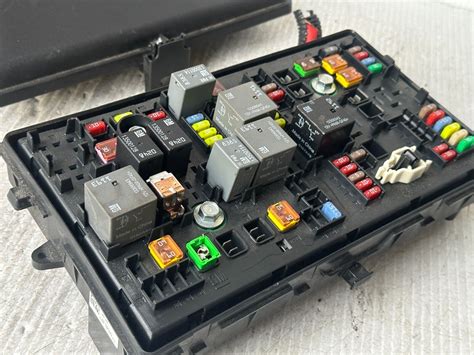 2010 2011 Cadillac Srx Fuse Box Relay Control Module P 15896994 Oem Ebay