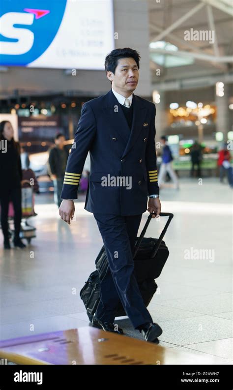 Male flight attendant hi-res stock photography and images - Alamy