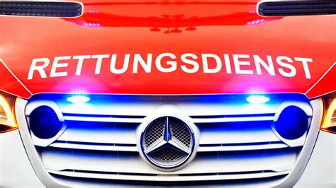 Missglücktes Wendemanöver endet mit Unfall Krankenhaus