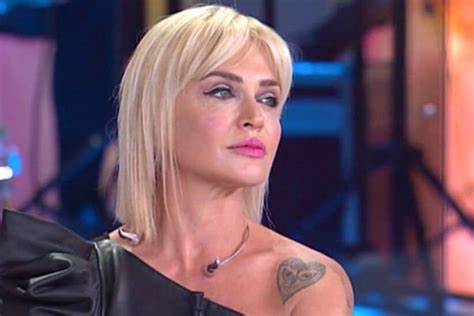 Paola Barale Vuota Il Sacco Su Raz Degan E Gianni Sperti Corna Bugie