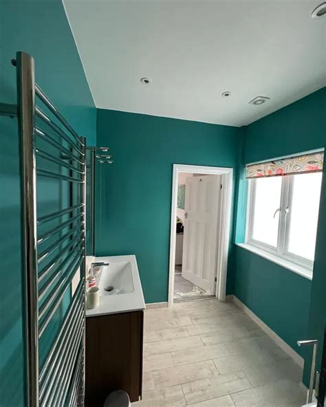 Dulux Proud Peacock 90GG 21/219 paint color