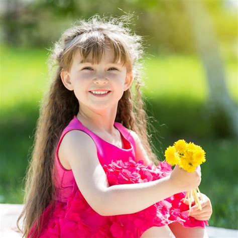 meninas primavera imagens  gratis  freepik