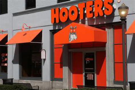 Long Island Queens Hooters Are Closing Left And Right Eater Ny