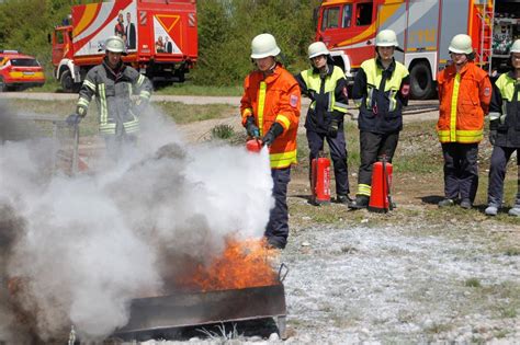 Jugendfeuerwehr Bt Das L Schen Feuerwehr Ottobrunn