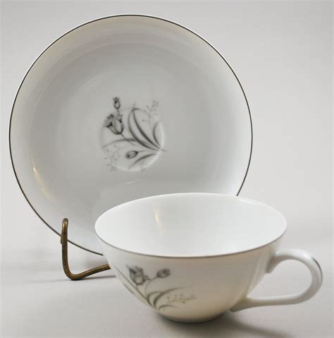 Royal Elegance Cup Saucer Creative Fine China Japan Dinnerware