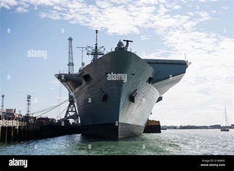 Porte Avions Hms Invincible Banque De Photographies Et Dimages Haute