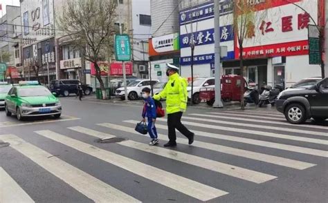 站好“护学岗”，护航“平安路” 一线传真澎湃号·政务澎湃新闻 The Paper