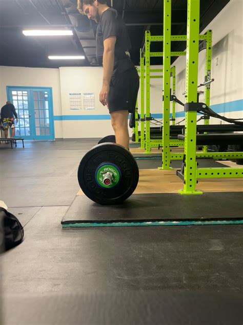 Novice form check - deadlift : r/lifting