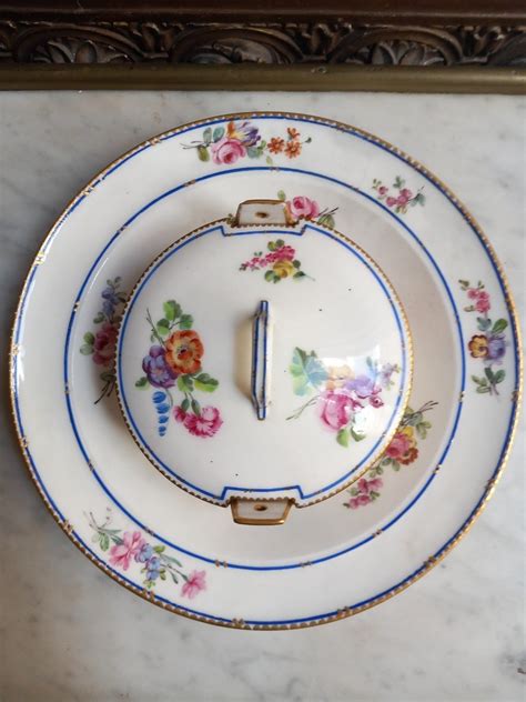 Proantic S Vres Beurrier Rond En Porcelaine Tendre Xviiie Si Cle