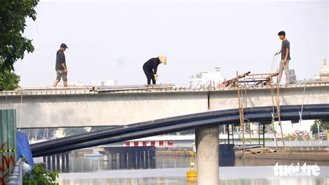 Ho Chi Minh City Puts Finishing Touches On Downtown Footbridge Tuoi Tre News