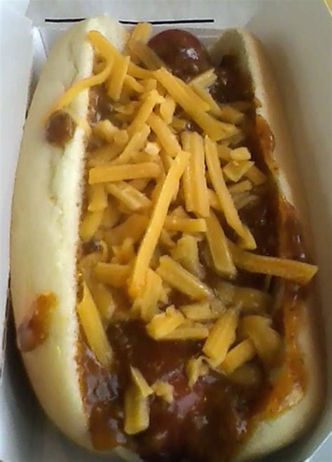 Richard Reviews Everything Wienerschnitzel Chili Cheese Dog