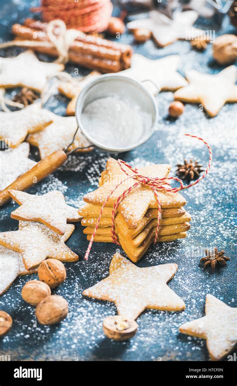 Star Shaped Cinnamon Biscuits Hi Res Stock Photography And Images Alamy