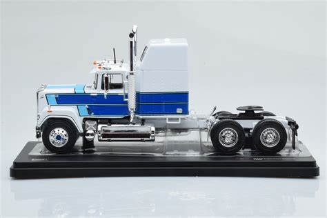 Mack Superliner Magnum Wei Blau Von Ixo Tr