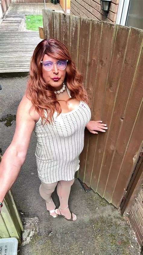 Kellycd2022 MILF Sexy Amateur Masturbe Ma Grosse Bite De Tapette Et