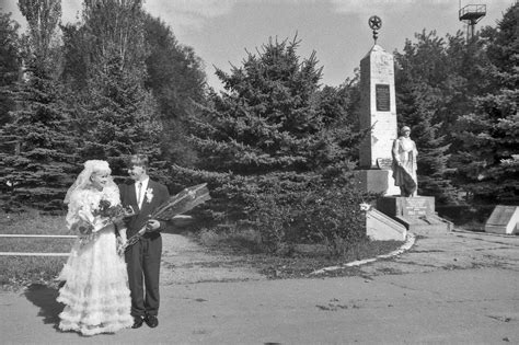 Фото "Фотосессия около памятника", сентябрь - октябрь 1993, Донецкая ...