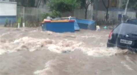 Vídeo Chuva provoca enxurradas e alagamentos no Parque Santo Antonio