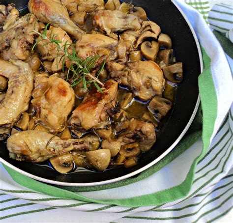 Pollo A La Cazuela Con Champi Ones Olor A Hierbabuena