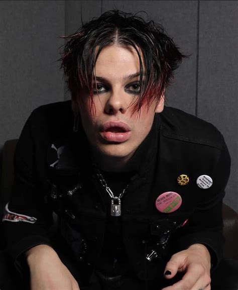 Yungblud In 2023 Dominic Harrison Makeup Looks Mgk