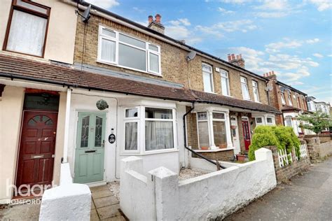 Douglas Road Hornchurch Rm11 1ar 3 Bed Terraced House For Sale £425 000