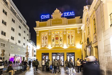 Yelmo Cines Ideal ver una película es unas de las salas más antiguas