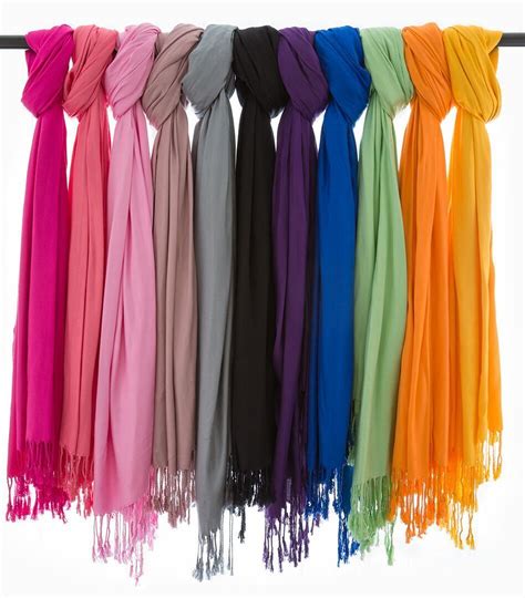 Guide On Choosing The Right Colored Scarves For The Perfect Look