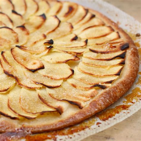 Recette de Tarte aux pommes à lancienne HerveCuisine