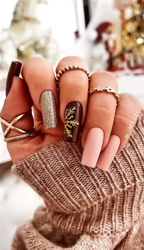 The 39 Prettiest Christmas And Holiday Nails Shades Of Brown Festive Nails