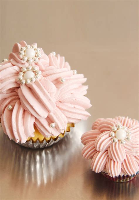 What A Cute A Beautiful Cupcake Decorating Style Easy And Gorgeous