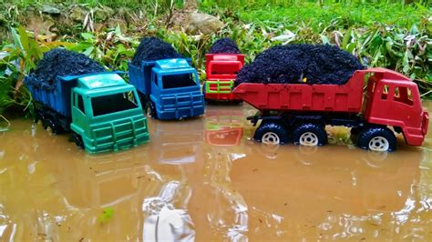 Membersihkan Truk Tronton Pasir Dan Menemukan Mainan Excavator