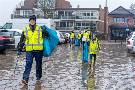 Vrijwillige Vuilruimers Trotseren Kou En Regen Voor Een Schoner