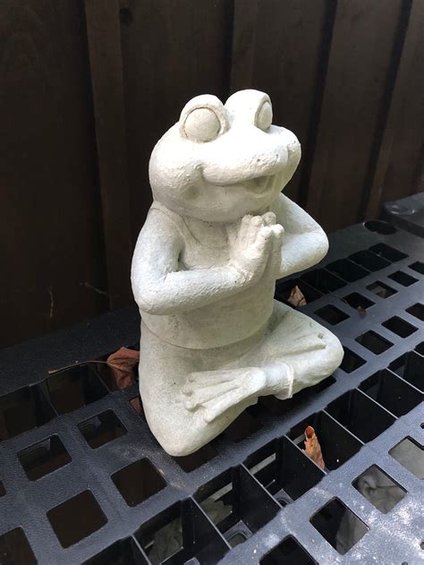 Statue De Grenouille M Ditative En B Ton Ciment Zen Statue Etsy