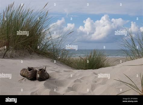 Schuhe Am Strand Stock Photo Alamy