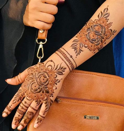 Pin By Amira Merchant On Mehendi In Unique Mehndi Designs Legs