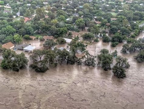 Fuertes Inundaciones Causan Estragos En El Norte De Texas