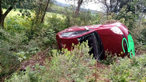 Condutora fica ferida após saída de pista na BR 468 em Três Passos