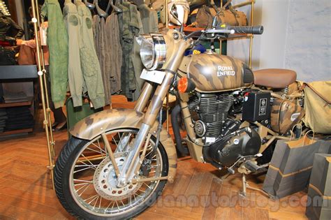 Royal Enfield Classic 500 Limited Edition Desert Storm Despatch Front Three Quarter Unveiled At