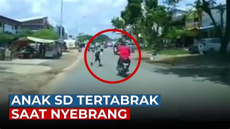 Detik Detik Anak SD Tertabrak Motor Saat Nyebrang Jalan YouTube