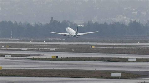 Primer vuelo de Mexicana de Aviación no llega a su destino en Tulum y