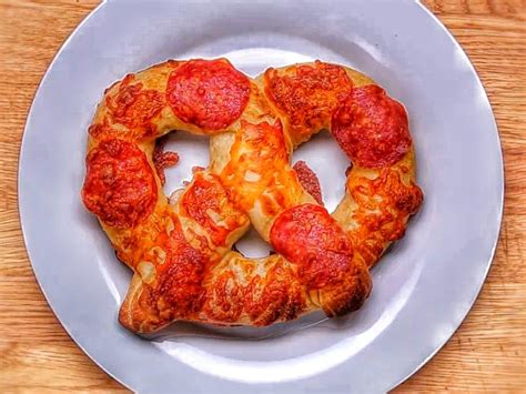 Cheese Stuffed Pizza Pretzels Food Food Recipes Pretzels Recipe