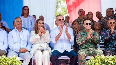 Jefe De Estado Luis Abinader Encabeza Desfile C Vico Militar Y