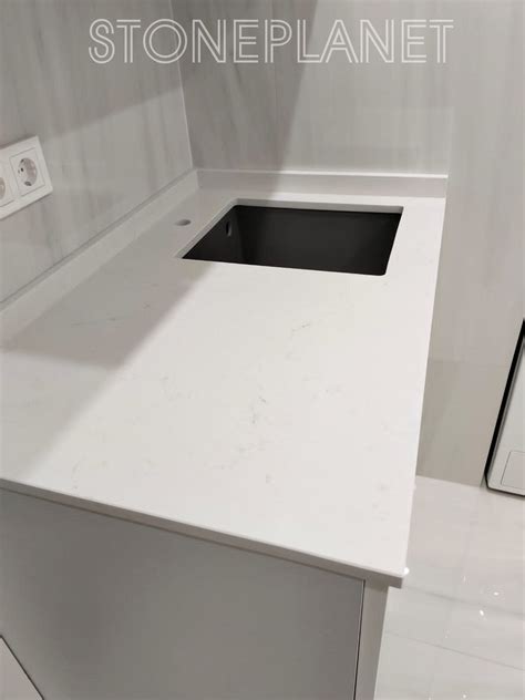 Столешница в постирочную из кварца Caesarstone 5141 Frosty Carrina