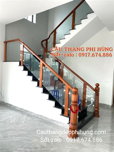 Cầu Thang Kính Cường Lực Tay Vịn Gỗ Mẫu Cầu Thang Kính Đẹp Tại Hà Nội