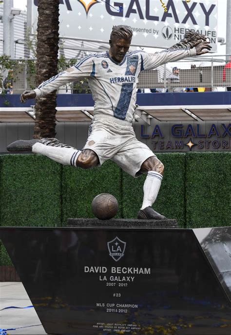 LA Galaxy Unveil Beckham Mural & Statue - SoccerBible