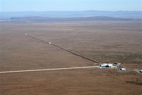 Les Ondes Gravitationnelles Secouent Lastrophysique