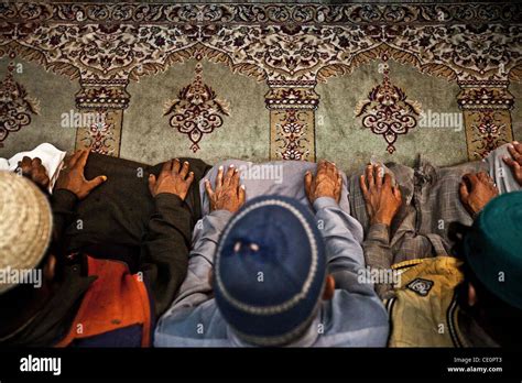 Aug 10 2011 Srinagar Kashmir India Kashmiri Muslim Men Praying