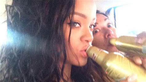 Rihanna bikini hot y diversión en Brasil Infobae